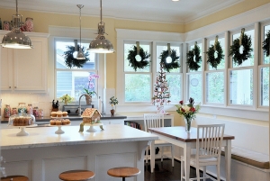 Elegant-Christmas-kitchen-decor
